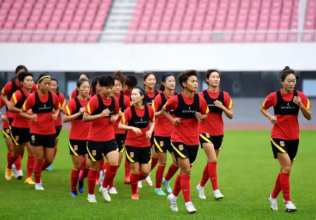 竞技精神闪耀全场，女足比赛受关注