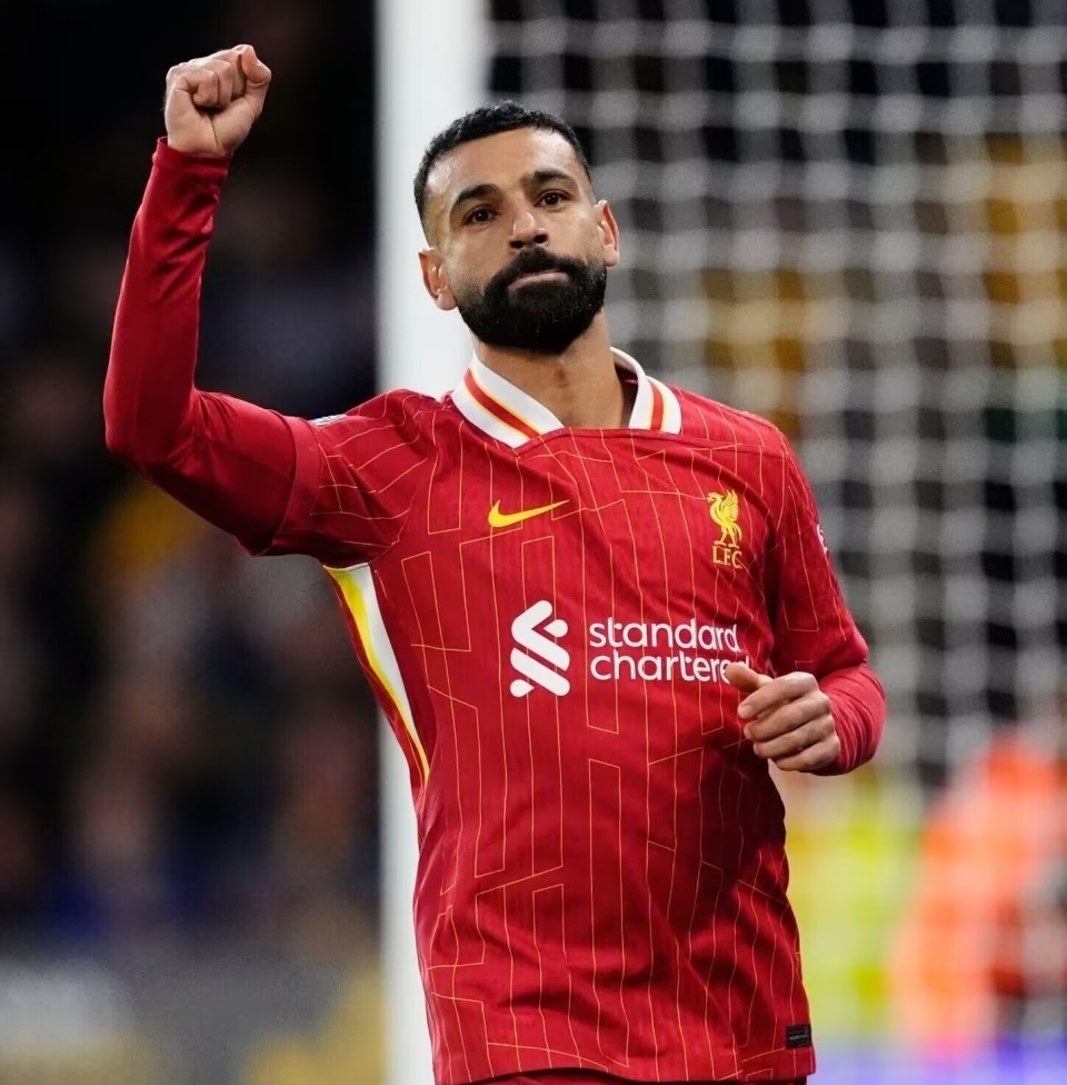 曼市大胜伊斯特汉普顿，领跑积分榜的简单介绍